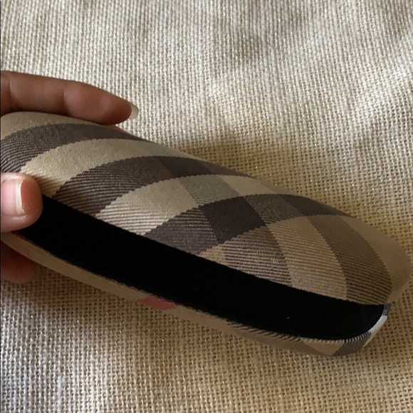 Burberry Accessories - Burberry glasses case